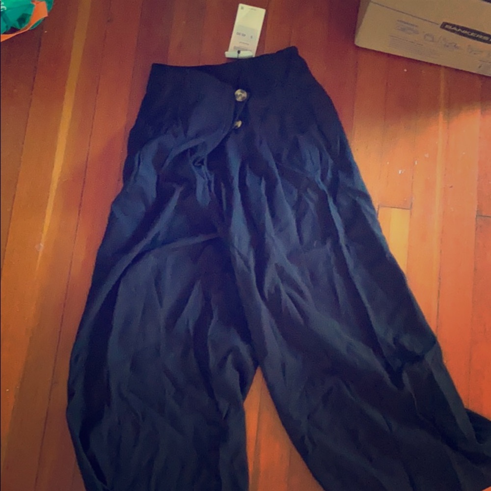 Zara gaucho pants with tag on